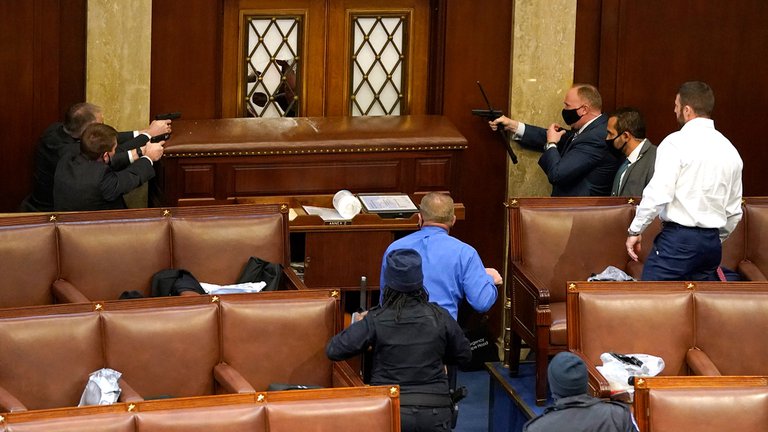 MIRA EN VIVO !!!! DISTURBIOS EN EL CAPITOLIO DE ESTADOS UNIDOS